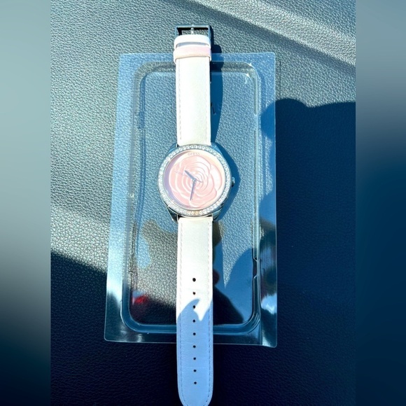 WATCH Rose pink- very classy & beautiful​​​